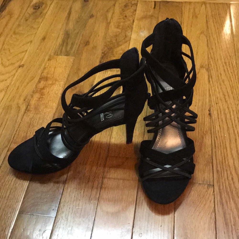 ✨Black Strapped Heels